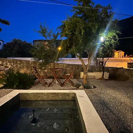 Cesmekoeyici Evleri Tas Ev No2 Сasa de vacaciones *